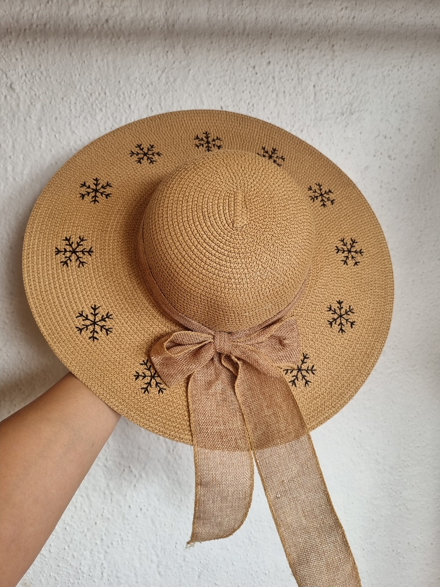 Large Sun Hat with Decorative Motifs - Wide Brim Elegance